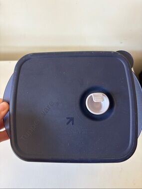 Tupperware Dark Blue Square Microwave Lid with White Vent